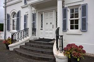 Natuurstenen trap hersteld