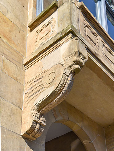 Balustrade met sporen van verwering